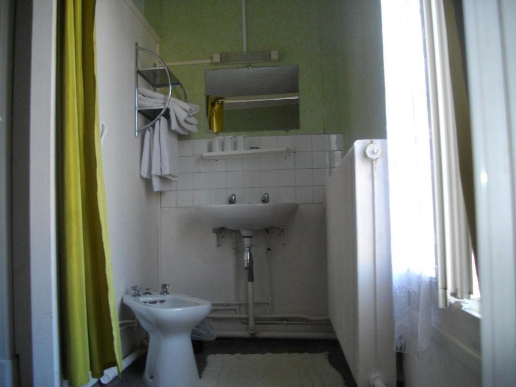 Le Parisien Hotel Saintes Szoba fotó